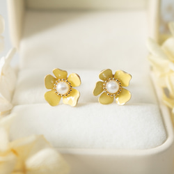 赤薔薇とコットンパール ピアス【イヤリング/金属アレルギー対応