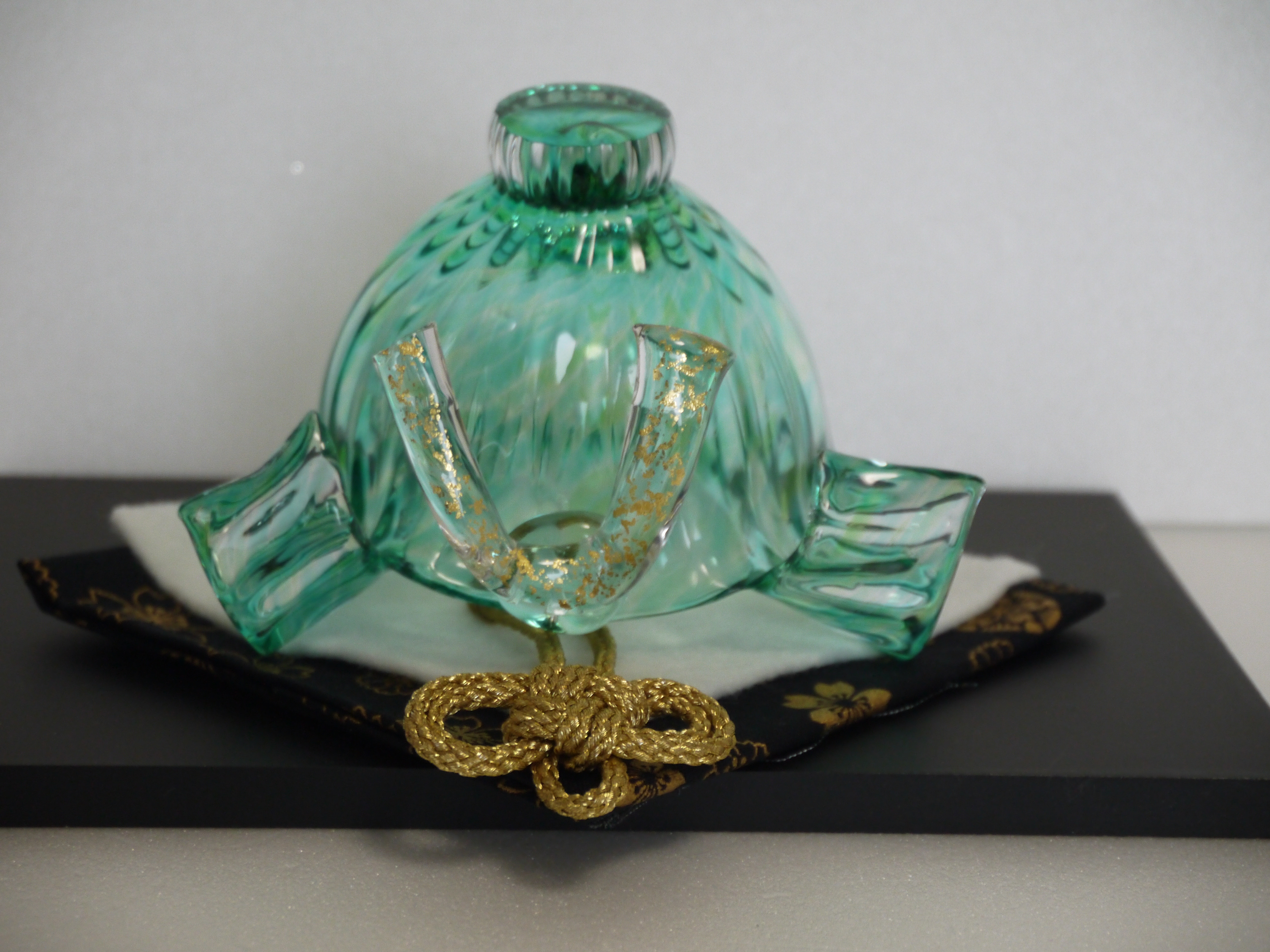 ガラスのかぶと（翡翠）