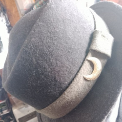 真鍮ブラス製　三日月デザイン　ハットやバッグにピンズブローチ 7枚目の画像