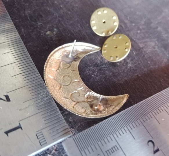 真鍮ブラス製　三日月デザイン　ハットやバッグにピンズブローチ 5枚目の画像