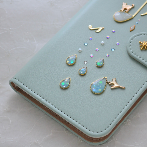 手帳型スマホケース『猫と音のiro –cats with drops』ミントグリーンと音符が大人かわいい！ 4枚目の画像