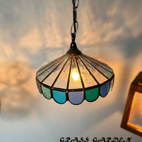 ブルーの傘型ステンドグラスランプ(GA10) シーリングライト