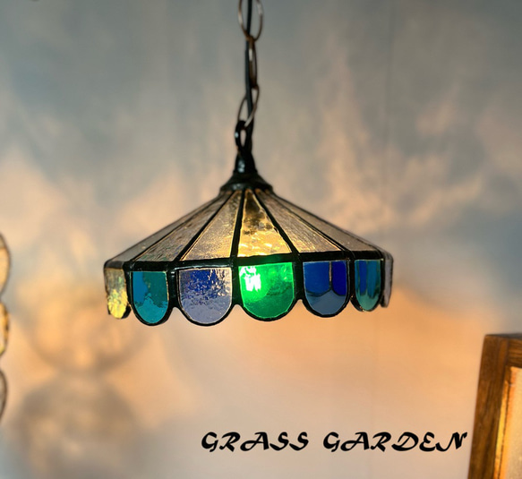 ブルーの傘型ステンドグラスランプ(GA10) シーリングライト