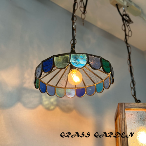 ブルーの傘型ステンドグラスランプ(GA10) シーリングライト