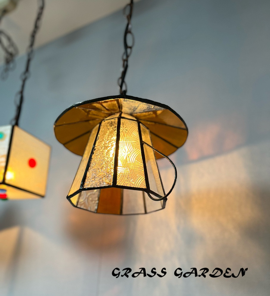 クリアーとアンバーのカップ型ステンドグラスランプ(GA08)