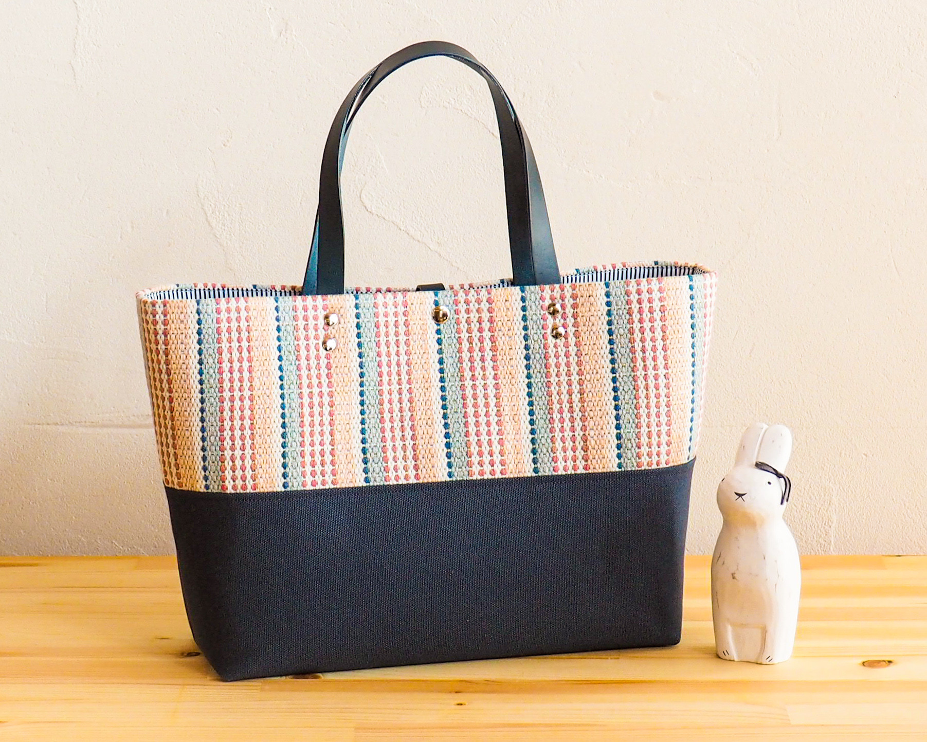 【再販】ペールトーンストライプ手織り布の横長トート（ピンク）