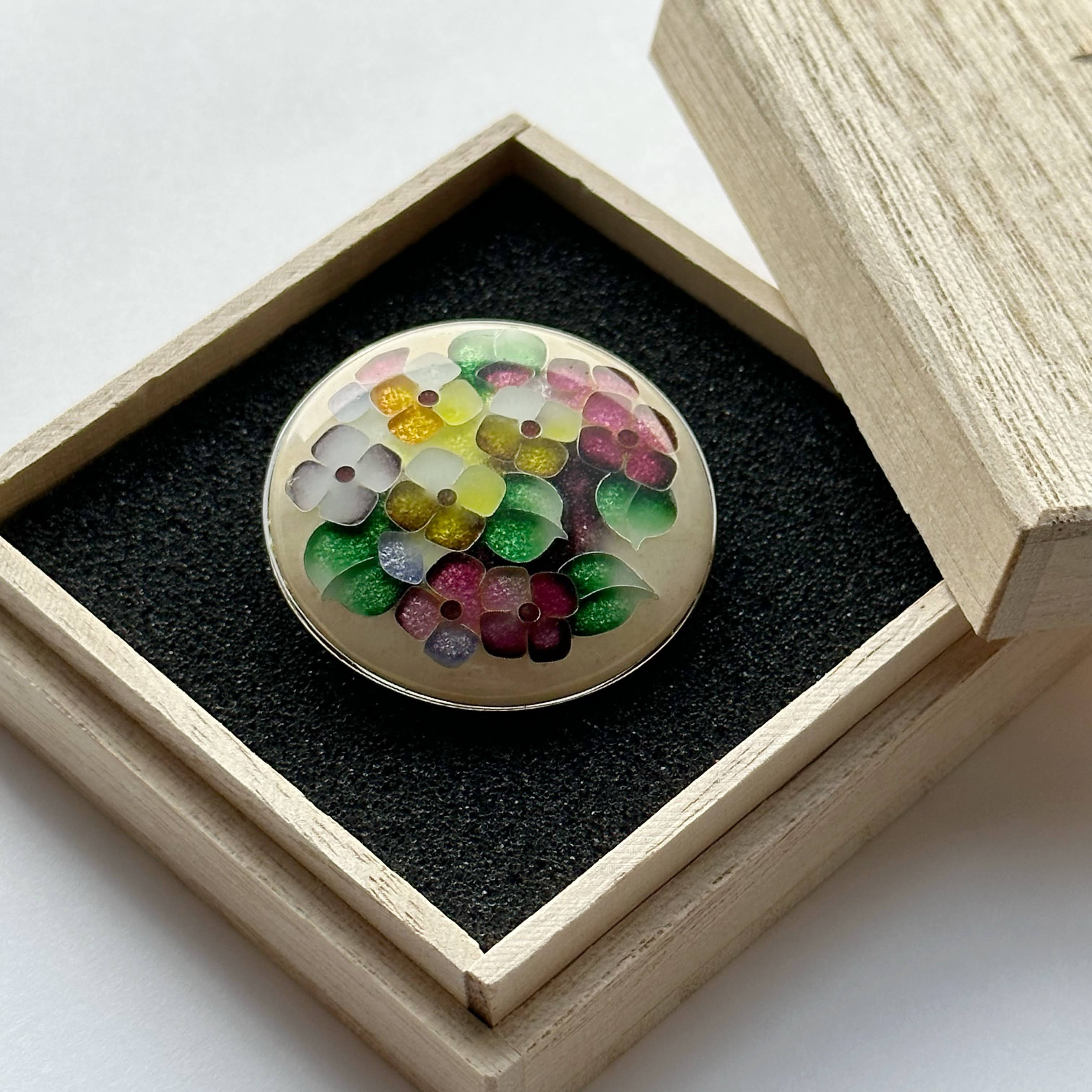 ブーケ 七宝焼のブローチ 純銀張有線七宝