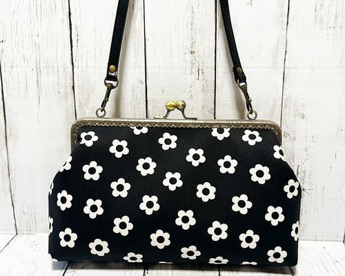 モノトーンフラワー柄 がま口バッグ ショルダー紐付き ハンドメイド