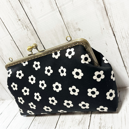 ＊ハンドメイド＊ショルダーがま口バッグ刺繍レース・ブラックとグレー北欧風花柄２点 ハンドメイド＊ショルダーがま口バッグ刺繍レース・ブラックとグレー