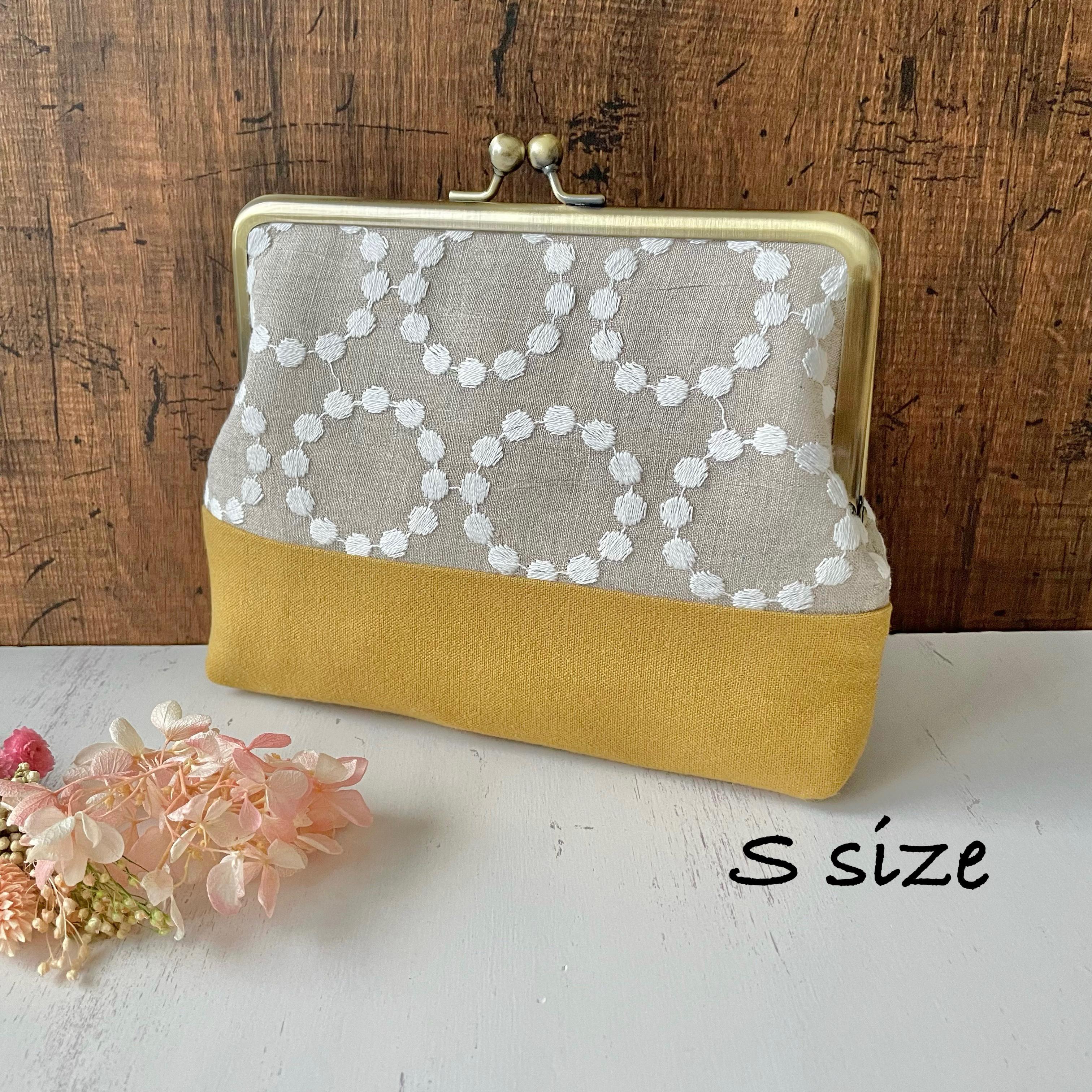 Sサイズ がま口 母子手帳ケース リネン タンバリン 刺繍 大容量 A6 ポーチ 通帳ケース パスポート お薬手帳