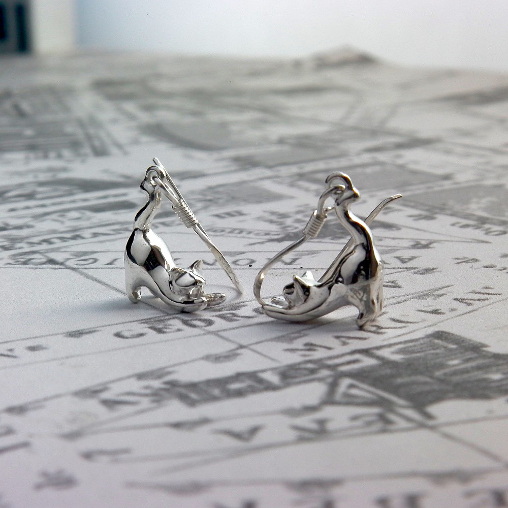 のびねこ シルバーフックピアス