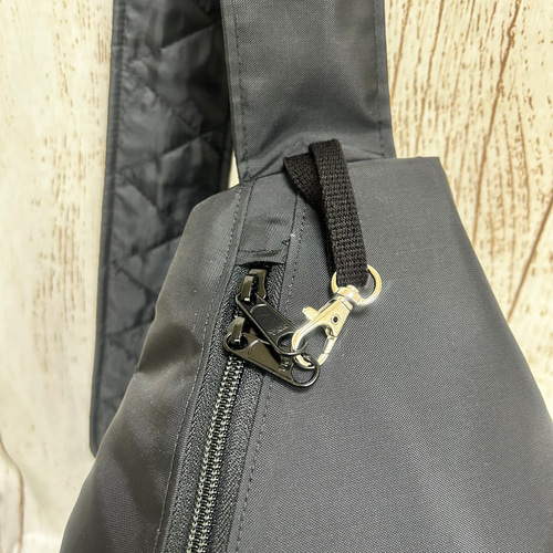撥水 両開きファスナー開閉 背面ポケット付き しずく型 ワン 撥水 両開きファスナー開閉 背面ポケット付き しずく型 ワン