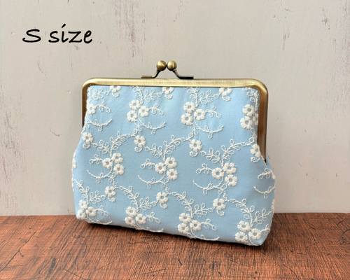 Sサイズ がま口 母子手帳ケース 水色 アンティークブルー 刺繍 A6