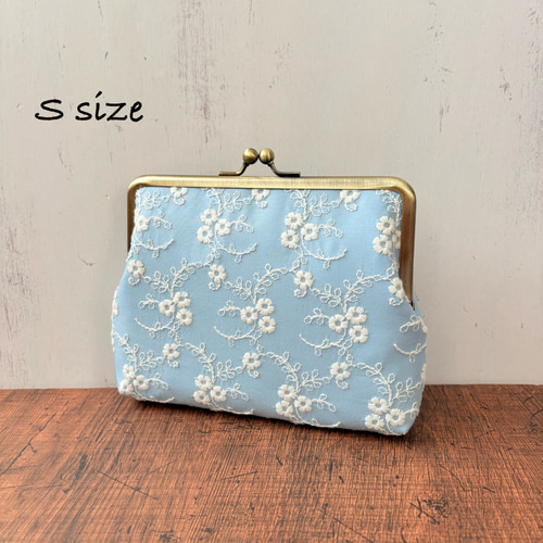 Sサイズ がま口 母子手帳ケース 水色 アンティークブルー 刺繍 A6