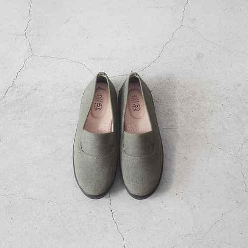 TheRow ミントグリーン レザー 甲ゴムスリッポンシューズ 履きやすい スリッポン｜履き口ゴムタイプ・フィット感あり｜【ナチュラルカーキ
