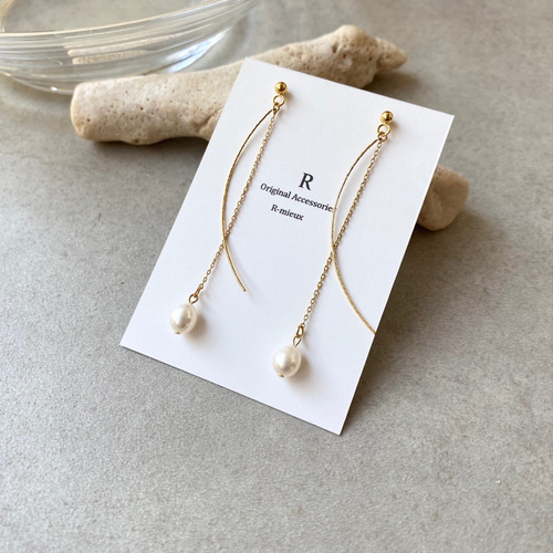 カーブスティックと揺れる淡水パールのピアス/イヤリング ピアス