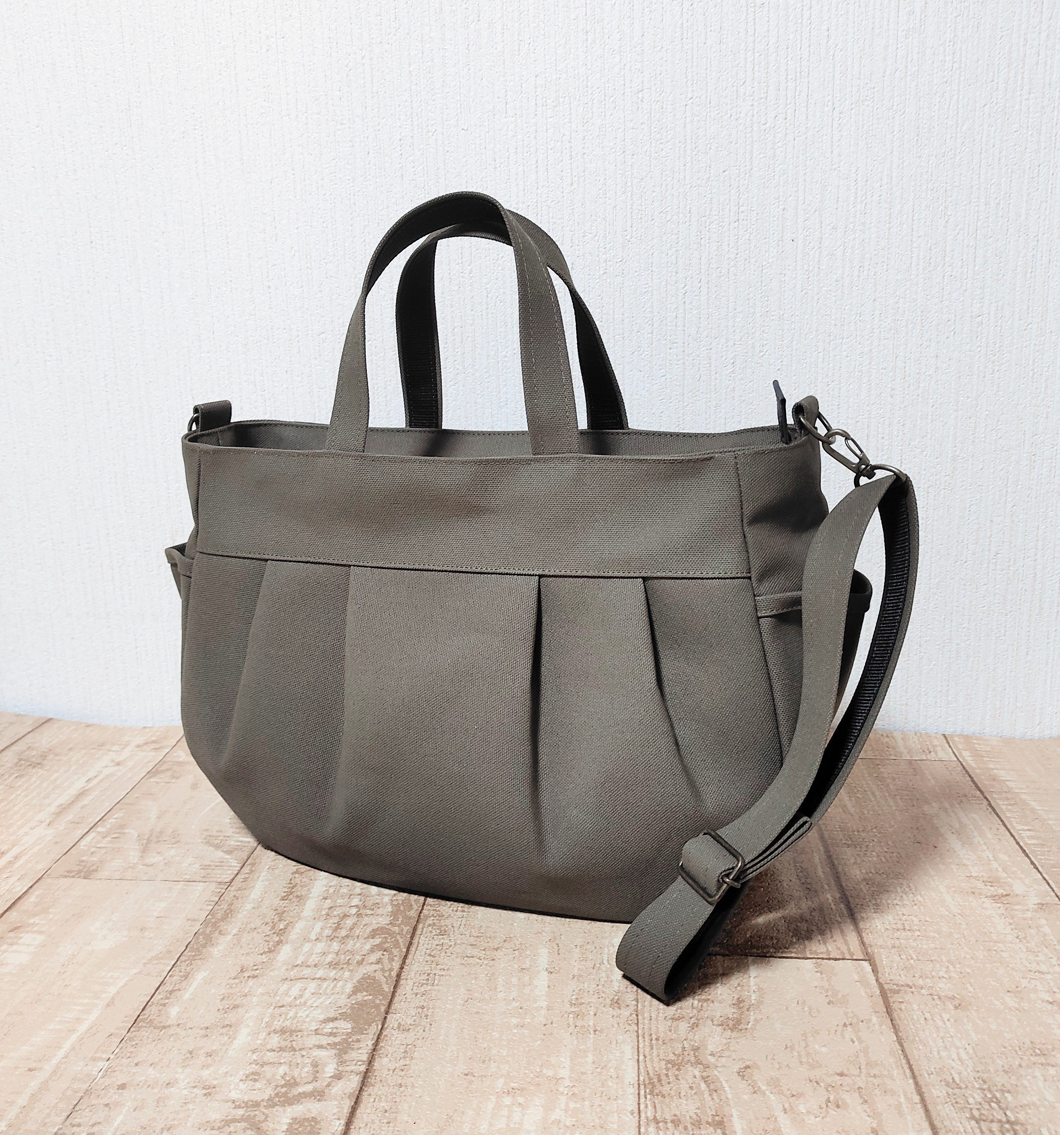 帆布のぷっくり２wayショルダーバッグファスナー開閉 L（オールドカーキ）