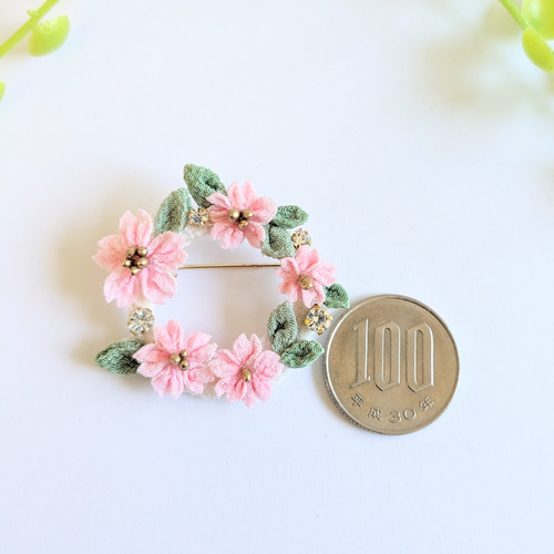 リースのブローチ ミモザのリースブローチ | アンデルヨン