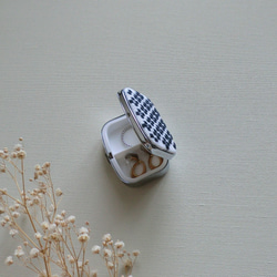 【再販】こぎん刺しのピルケース（アクセサリーケース）黒・スクエアⅯ 4枚目の画像