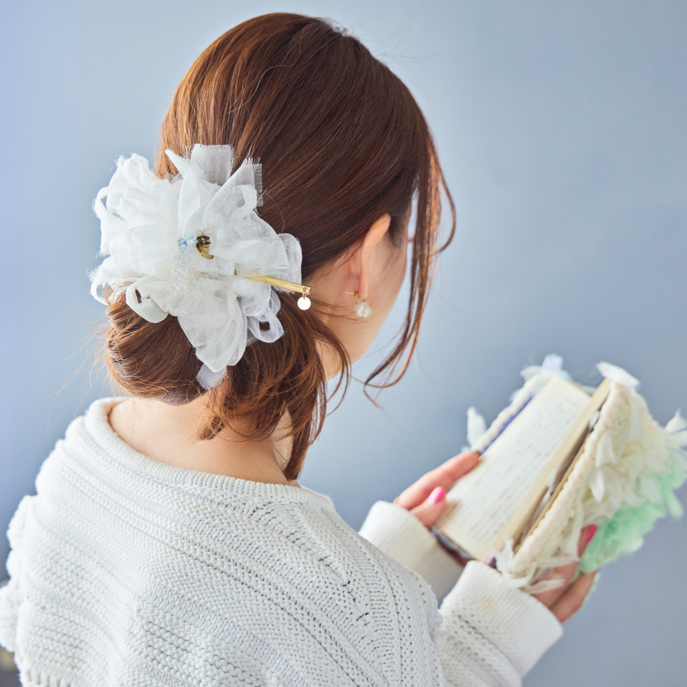 【party】彩る咲き編みシュシュ｜スノーホワイト