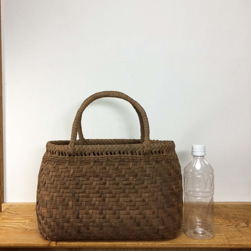 山葡萄 かごバッグと手紡ぎ綿糸を草木染し手織りした布の