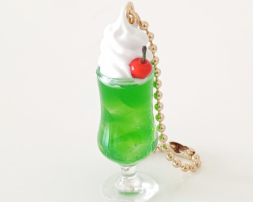 クリームソーダのキーホルダー 喫茶店 昭和レトロ プチギフト レジン