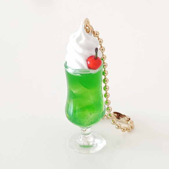クリームソーダのキーホルダー 喫茶店 昭和レトロ プチギフト レジン
