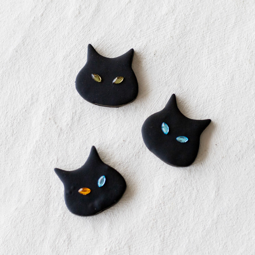 瞳が選べる】黒猫と魚の襟ブローチ / タックピン ブローチ 地下3階