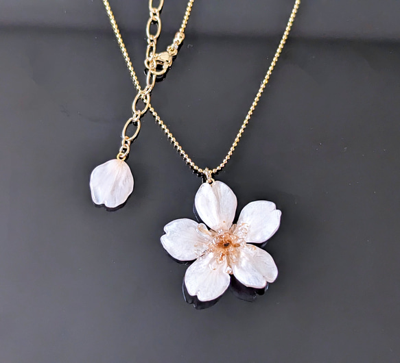【受注制作】Everpink. 本物のお花　厳選花で仕上げる桜と花びらのネックレス/ロングネックレス/ペンダント 1枚目の画像