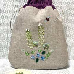 【在庫ページ】リバティ　ハンドメイド　巾着袋大　花、動物柄 野の花刺繍の巾着袋（オオイヌノフグリとペンペン草） 巾着袋 桃屋