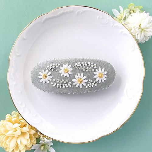 ジブリ♡4ママ さま　vintage ビーズ 花モチーフ　バレッタ ジブリ♡4ママ さま vintage ビーズ 花モチーフ バレッタ