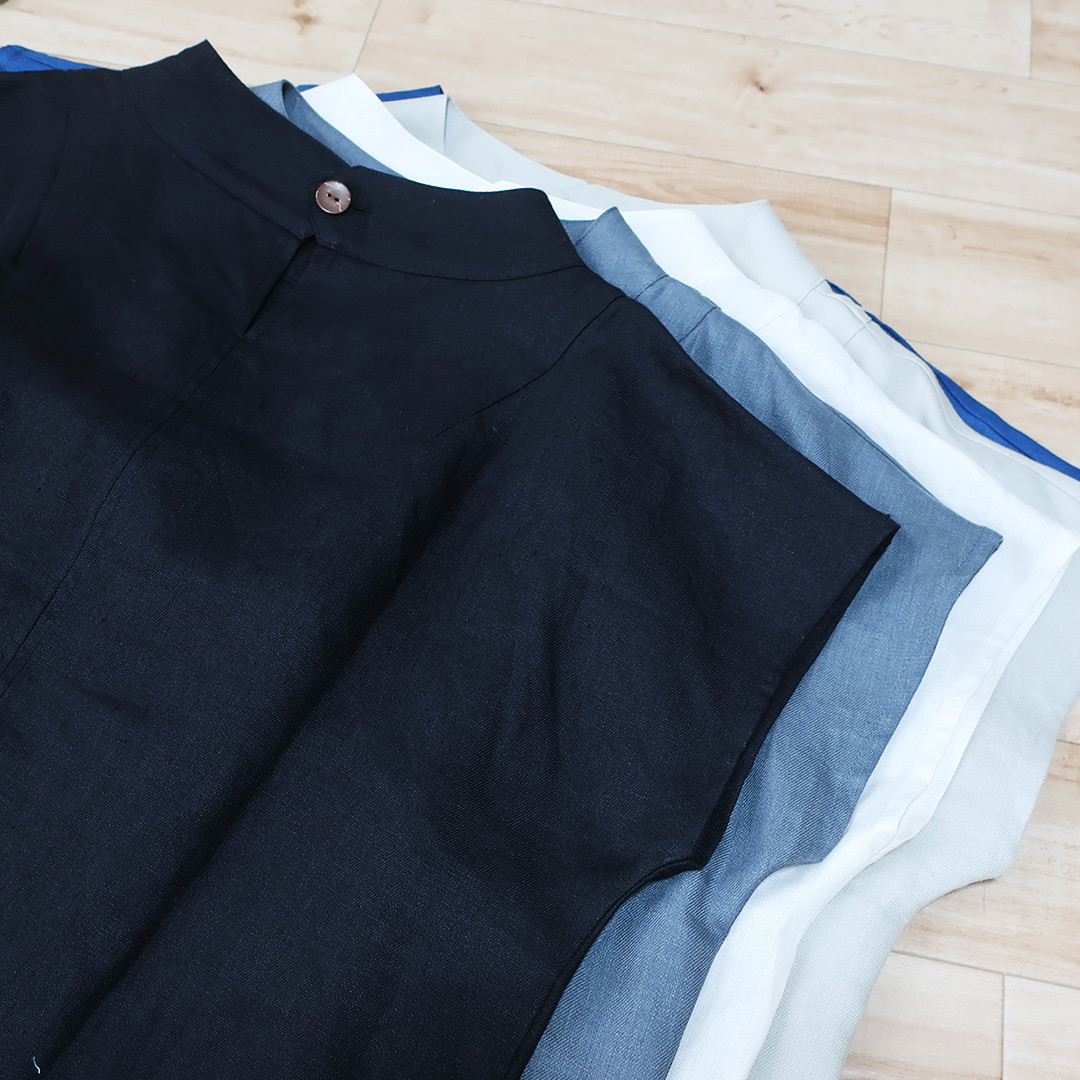 麻が涼しい オン・オフ兼用 後ろボタン ハイネックブラウス（リネンツイル／全11色）