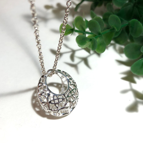 再入荷！純銀製＊透かし模様立体ペンダント ペンダントトップ