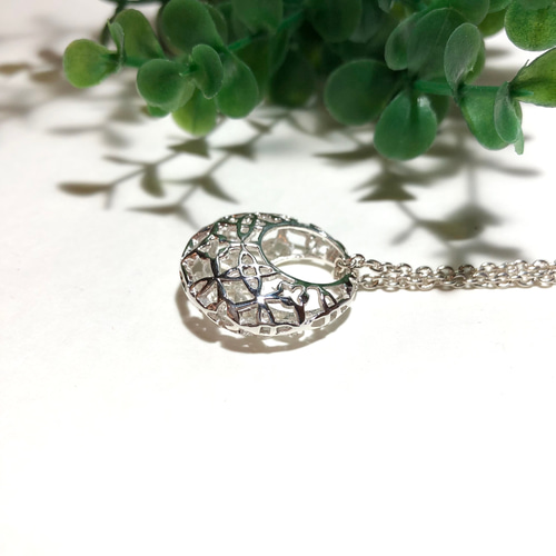 再入荷！純銀製＊透かし模様立体ペンダント ペンダントトップ
