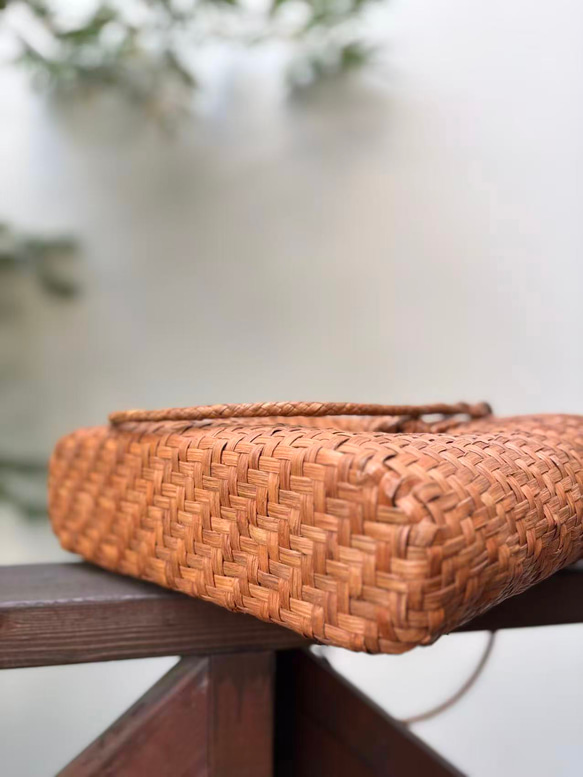 山葡萄かごバッグ　手作り　山葡萄籠バッグ　網代編み・花編み　内布あり　肩掛けタイプ 5枚目の画像