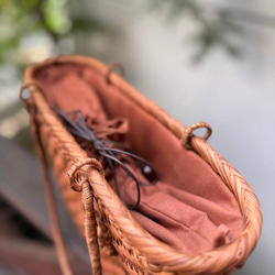 山葡萄かごバッグ　手作り　山葡萄籠バッグ　網代編み・花編み　内布あり　肩掛けタイプ 6枚目の画像