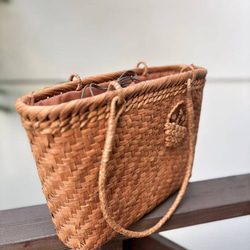 山葡萄かごバッグ　手作り　山葡萄籠バッグ　網代編み・花編み　内布あり　肩掛けタイプ 4枚目の画像