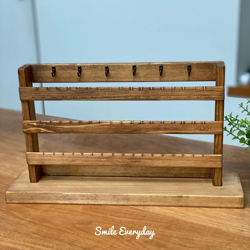 木の温かみのあるピアススタンド アクセサリースタンド その他