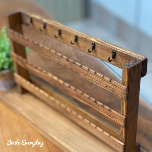 木の温かみのあるピアススタンド アクセサリースタンド その他