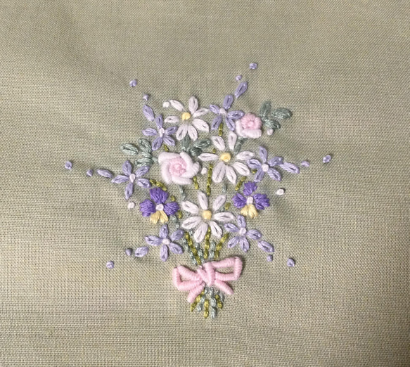 萌黄色花束刺繍 お弁当袋(巾着袋) 5枚目の画像