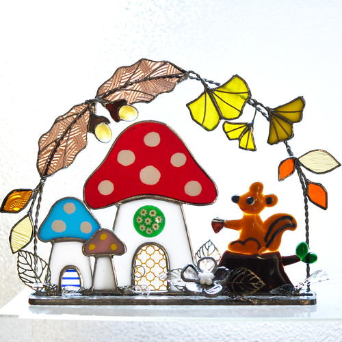 * vintage ornament ୨୧ * ミルク色ガラスの 素敵なリスさん ステンドグラス リスさんの秋 キノコとどんぐり その他インテリア雑貨