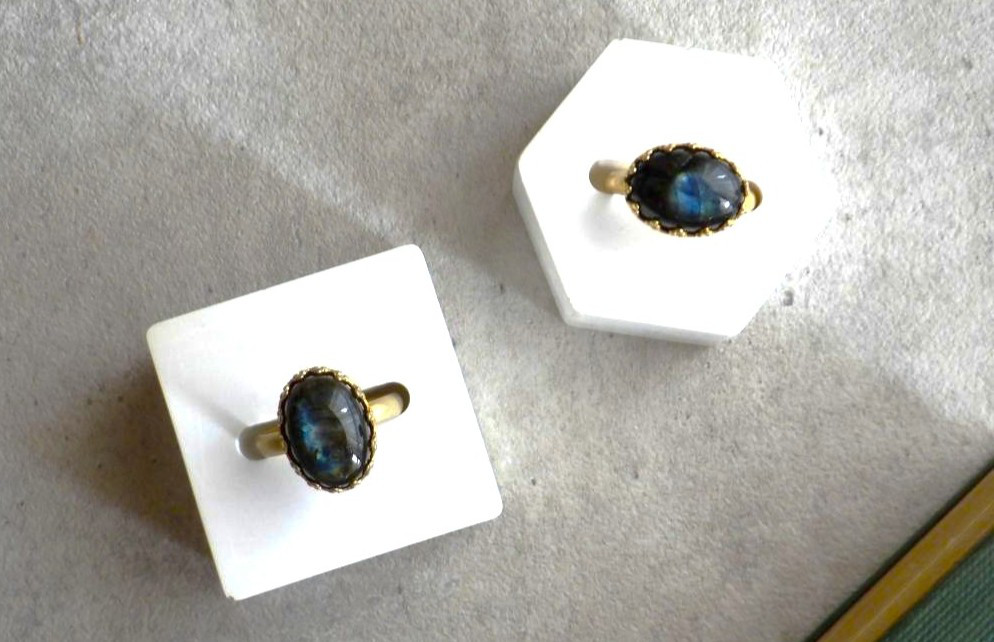 クラウンシリーズ ■ オーバル 天然石の指輪 ■ スペクトロライト