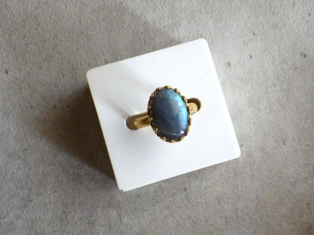 クラウンシリーズ ■ オーバル 天然石の指輪 ■ ラブラドライト