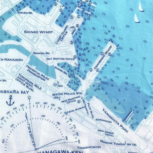 讓我們穿上我們熱愛的大海吧。地圖圍巾橫濱港航海圖“Radiant Blue 2024” 第3張的照片