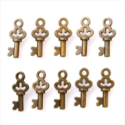 10 個古董墜飾 ★小鑰匙 ★Kinkobi 零件帶孔金屬墜飾 (cs50) 第1張的照片