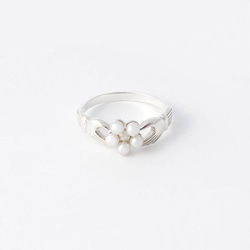 pearl flower ring  / silver 1枚目の画像