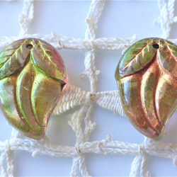 木の蕾　黄緑ピンク金　チェコビーズCzech Glass Beads２個 1枚目の画像