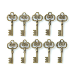 古董吊飾 10 件★鑰匙中型扭紋★Kinko 美孔零件金屬吊飾 (cs53) 第1張的照片