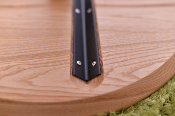 無垢クリ（栗の木）耳付きアイアンテーブル・ナチュラル仕上げ 