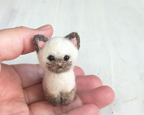 □再販 羊毛フェルトの小さな子猫(ポイント猫) 猫グッズ 猫雑貨